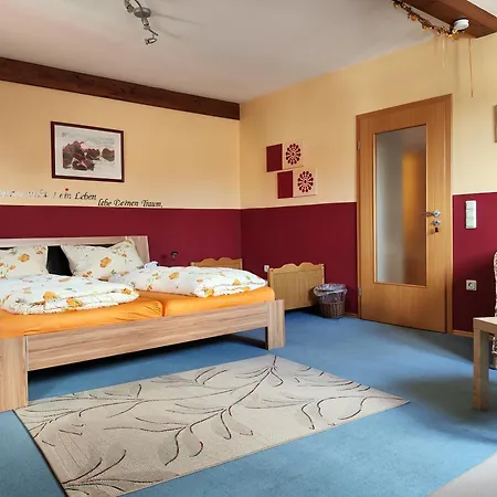 Große, Gemütliche In Dörflicher Idylle Apartment *